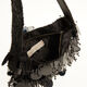 Schwarze Handtasche mit verschiedenen Verzierungen  - Bild 3 - bitte auswählen, um das Bild zu vergrößern