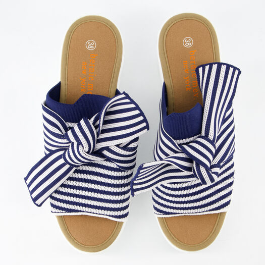 Weiß-dunkelblaue Sandalen mit Keilabsatz - Bild 1 - bitte auswählen, um das Bild zu vergrößern