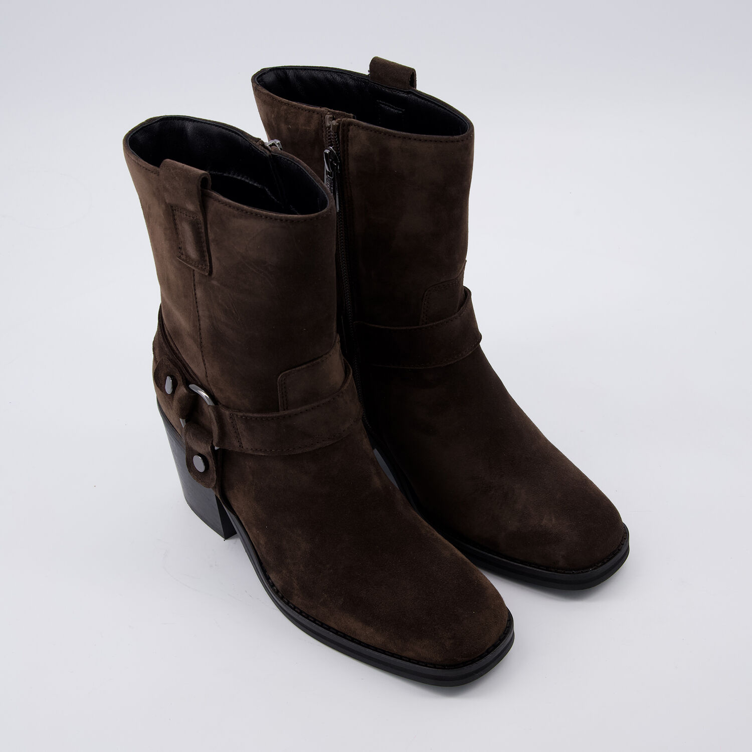 Dunkelbraune Stiefel mit Absatz aus Leder TK Maxx de