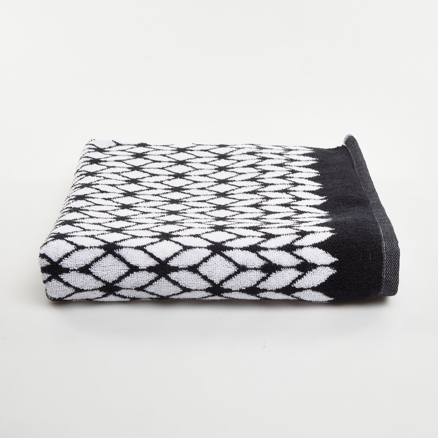 Black & White Patterned Towel 130x70cm - TK Maxx UK