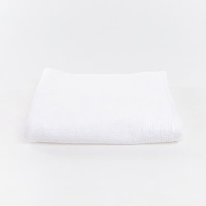 White Bath Towel 76x137cm - Image 1 - please select to enlarge image